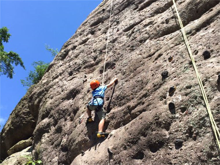 Baishi Hill  rock climbing